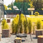 Függesztett grillrács háromlábbal, tűzrakóval