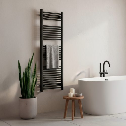 Egyenes törölközőszárító radiátor 1400x500 mm fekete